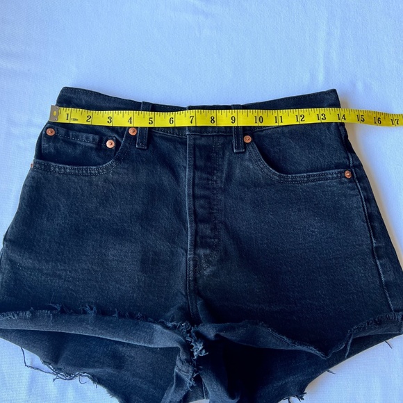 Levi’s ribcage black cut-off button fly denim shorts sz 27 - Picture 3 of 11